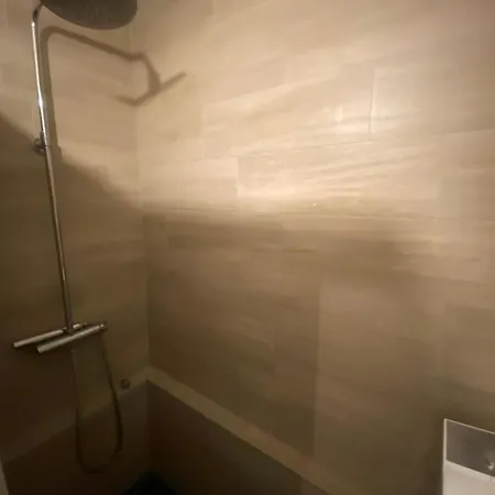 Un Date Love Au Bord De La Piscine *