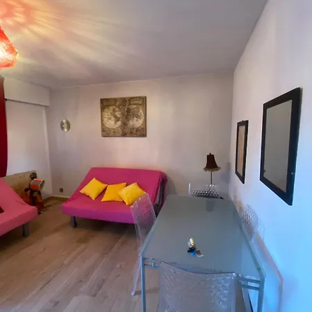 Un Date Love Au Bord De La Piscine شقة