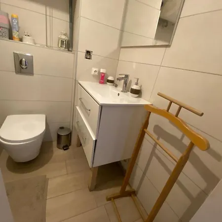 Un Date Love Au Bord De La Piscine شقة كانيه