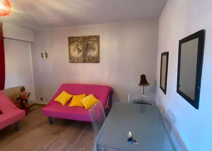 Un Date Love Au Bord De La Piscine Lejlighed