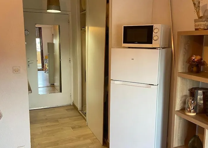 Un Date Love Au Bord De La Piscine *